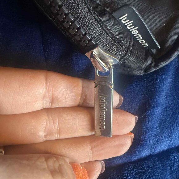Lululemon Everywhere Belt Bag Black EUC Viral TikTok Favorite - Picture 5 of 7